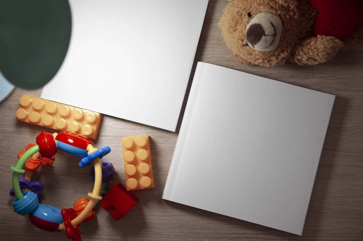 Kvadrat bolalar kitobi maketi | Square children book mockup 1