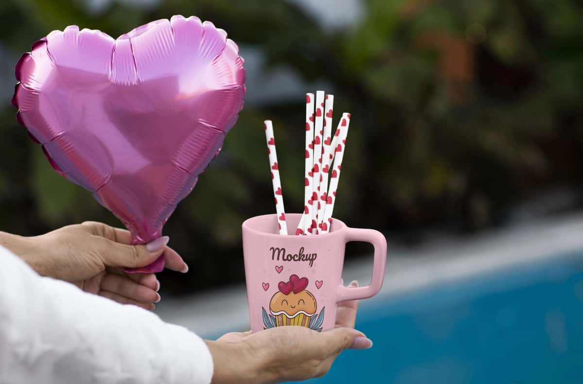 Sevishganlar kuni uchun mahsulotlar maketi | Valentines day merchandise mockup 1
