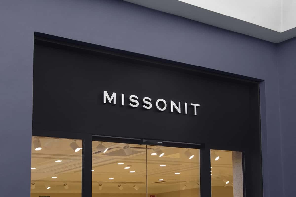 3D logotipi maketi zamonaviy fasad belgisi | 3d logo mockup modern facade sign 1