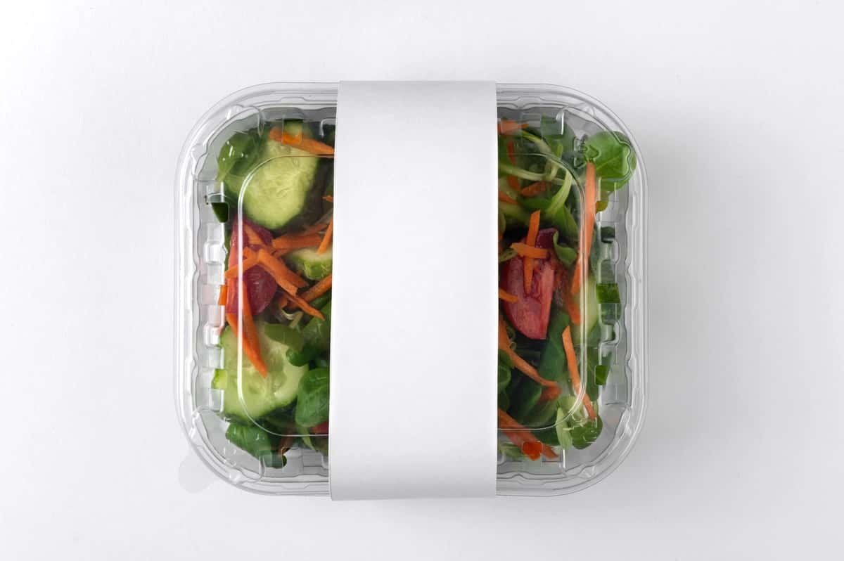 Yuqori ko'rinishdagi salat qutisi yashil fon | Top view salad box green background 1