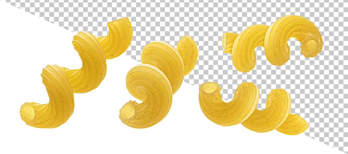 Cellentani makaron qirqish yo'li bilan izolyatsiyalangan oq fon | Cellentani pasta isolated white background with clipping path 1