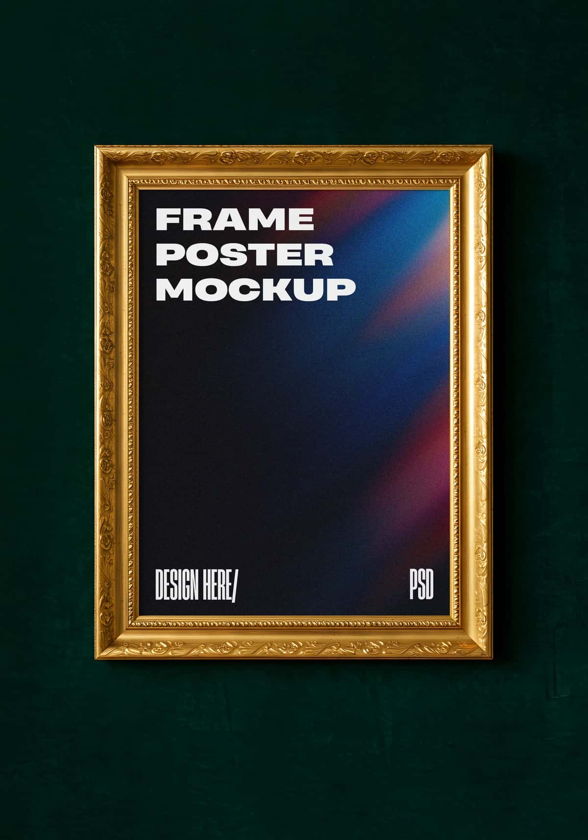 To'q yashil devorga o'rnatilgan oltin ramkali plakat maket | Golden frame poster mockup dark green wall 1