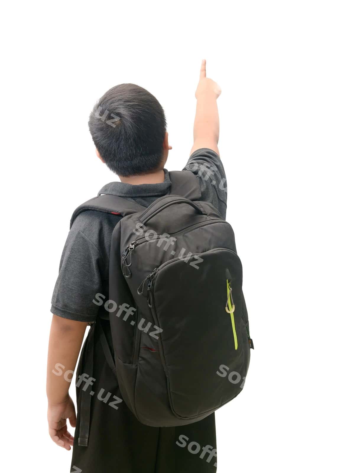 Orqa tarafdagi osiyolik talaba barmoq bilan ishora qilmoqda | Back side asian student pointing finger 1