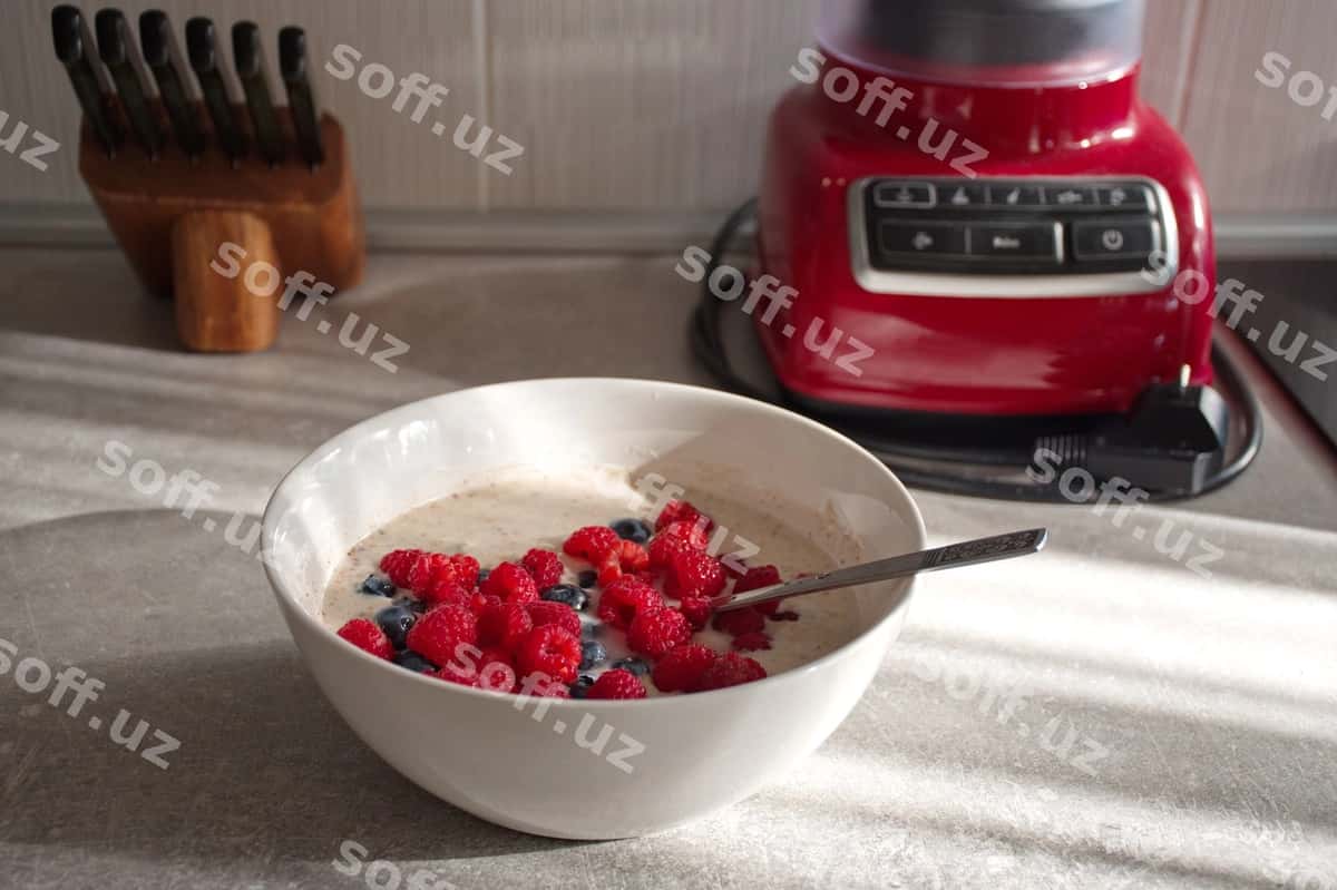 Yaqinlikda qizil mevalar chaqmoq stol | Close up red fruits bowl table 1