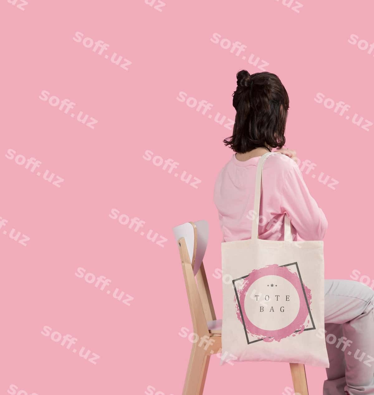 Nusha bo'sh joydagi ayol tote bag bilan | Copy space woman with tote bag 1
