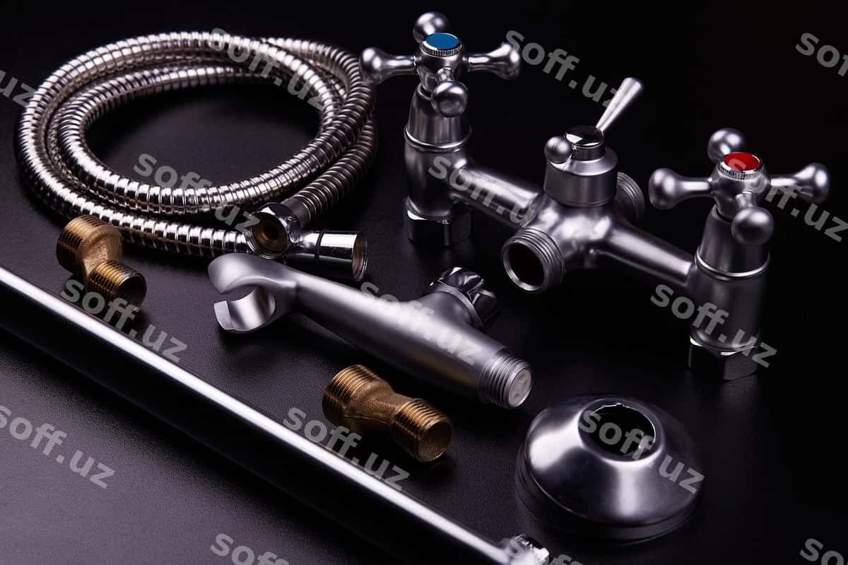 Krany ajraltirilgan qora fon | Faucet isolated black background 1