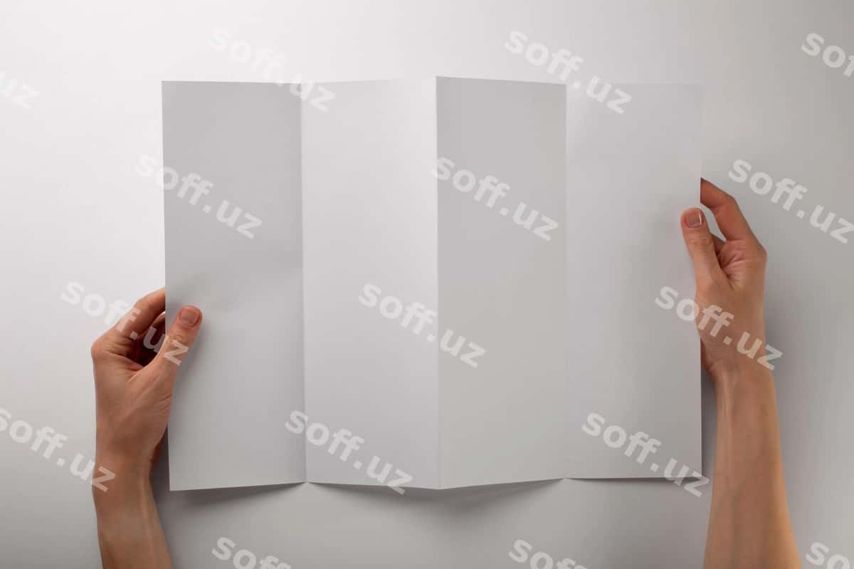 Flatalay qo'llar xaritani tutgan | Flat lay hands holding map 1
