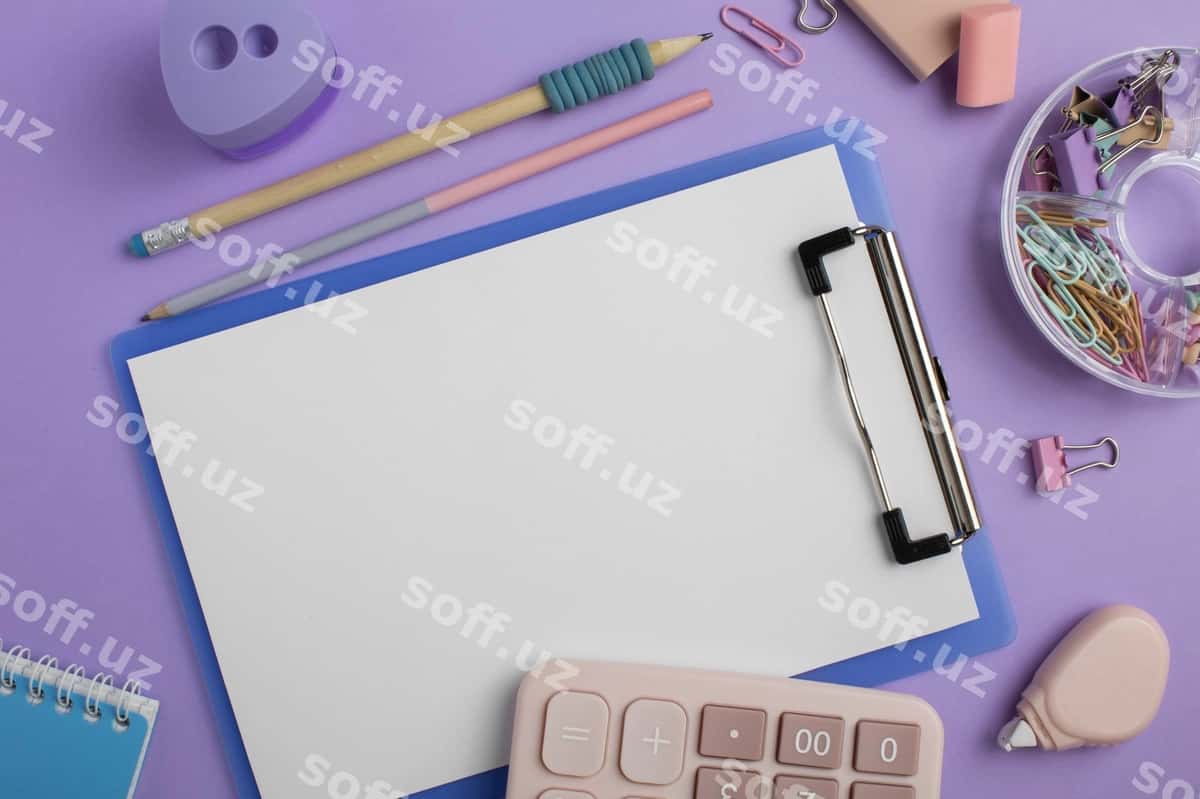 Tekis joylashtirilgan maktab kundaliylari kompositsiyasi | Flat lay school supplies composition 1