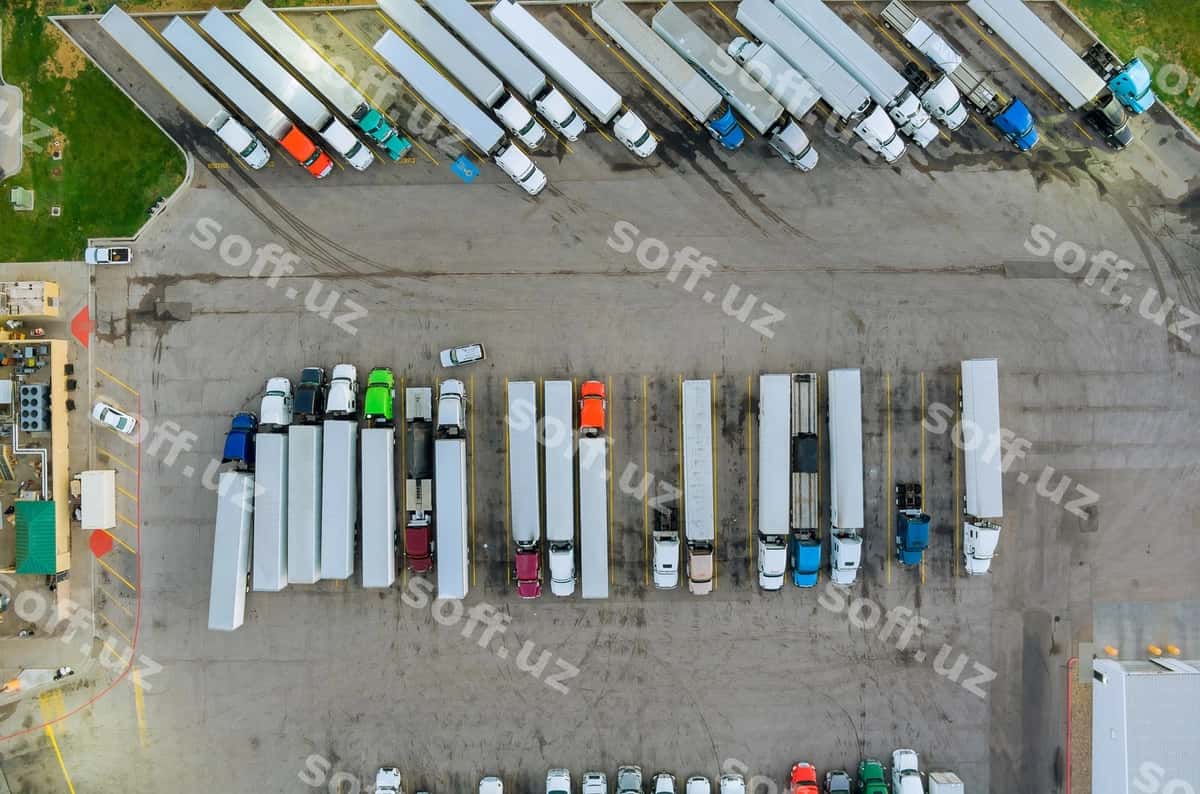 Ko'p rangli binoning yuqori burchakli ko'rinishi | High angle view multi colored building 1