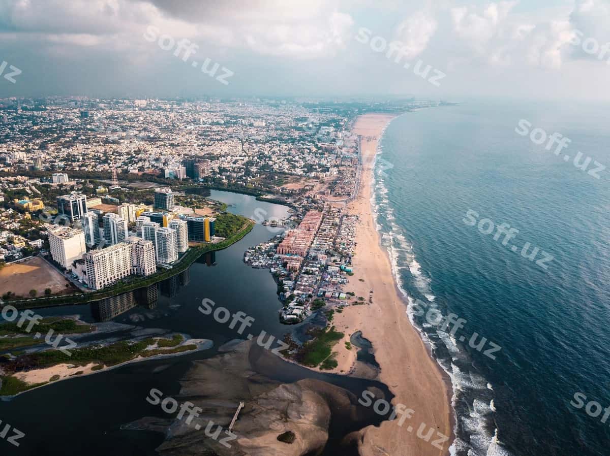 Osmonga qaragan dengiz binolarining yuqori burchakli ko'rinishi | High angle view sea buildings against sky 1
