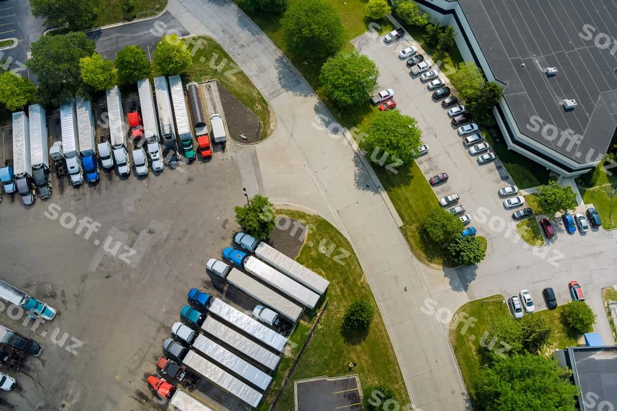 Shahar ko'chasidagi transport harakati yuqori burchak ostida ko'rinadi | High angle view traffic city street 1