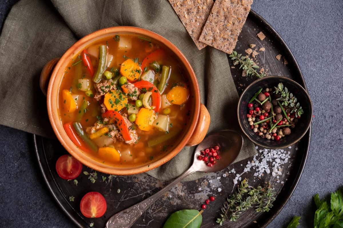 Sabzavotli issiq sho'rva qulay taom | Hot soup with vegetables comfort food 1