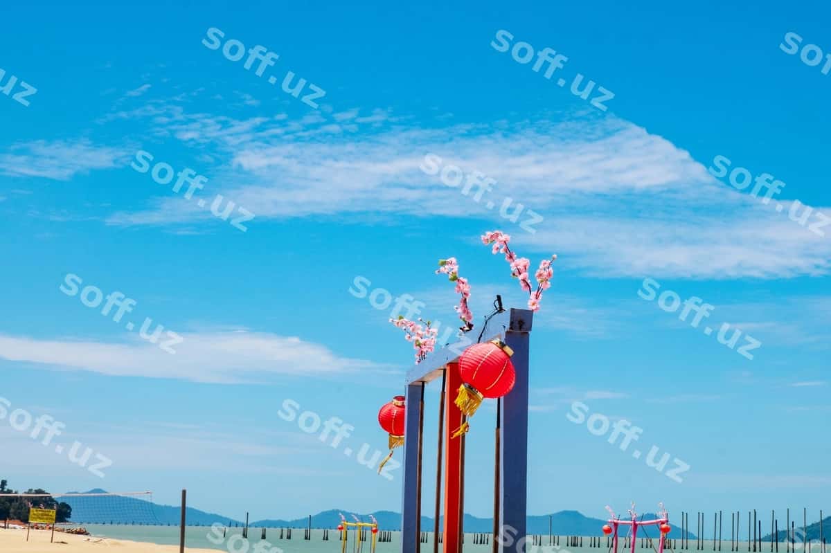 Pastoral arqatli bayroqlar bulutli osmonda | Low angle view flags against cloudy sky 1