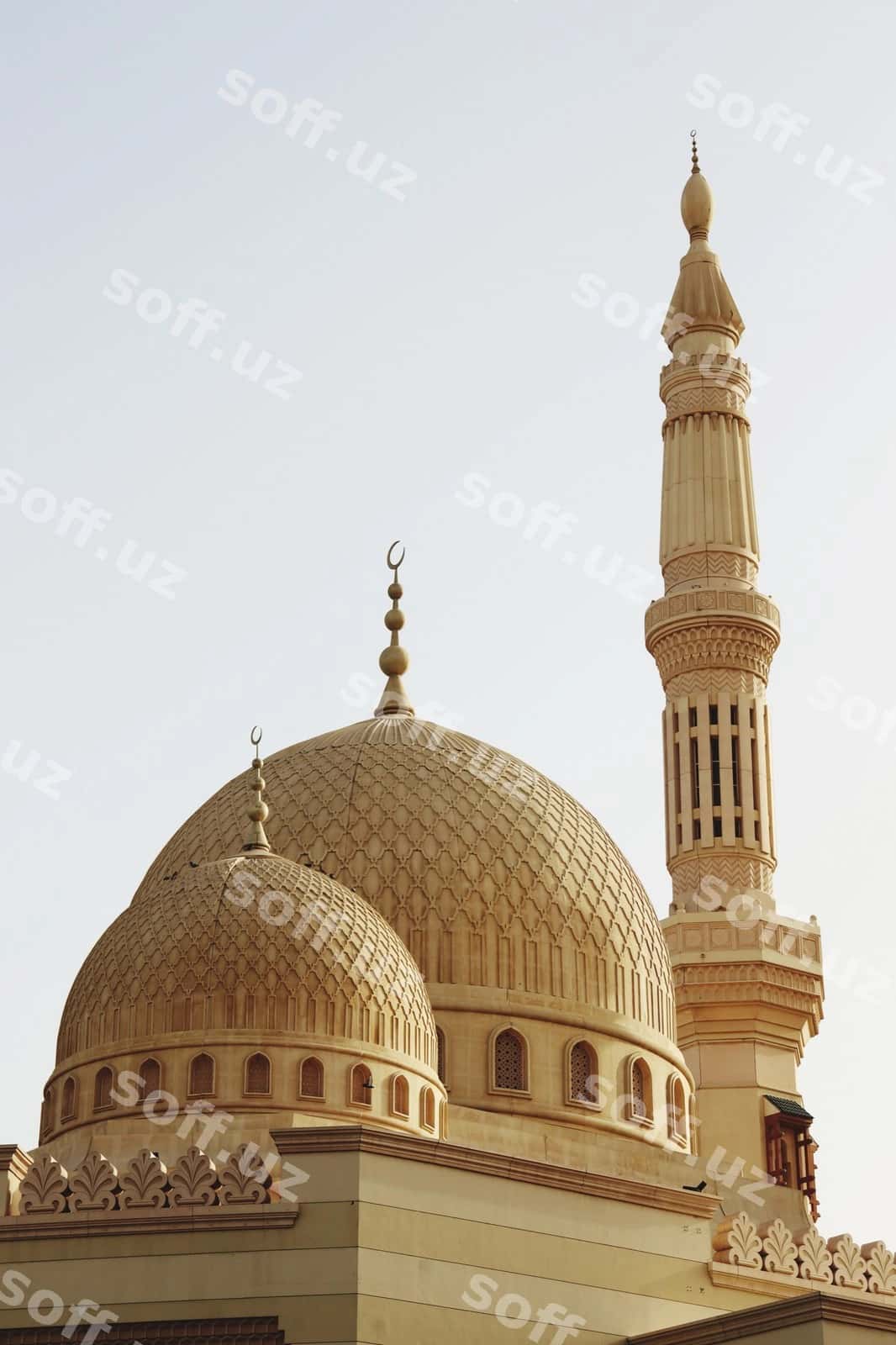 Osmonga qarshi past burchakli masjid | Low angle view mosque against clear sky 1