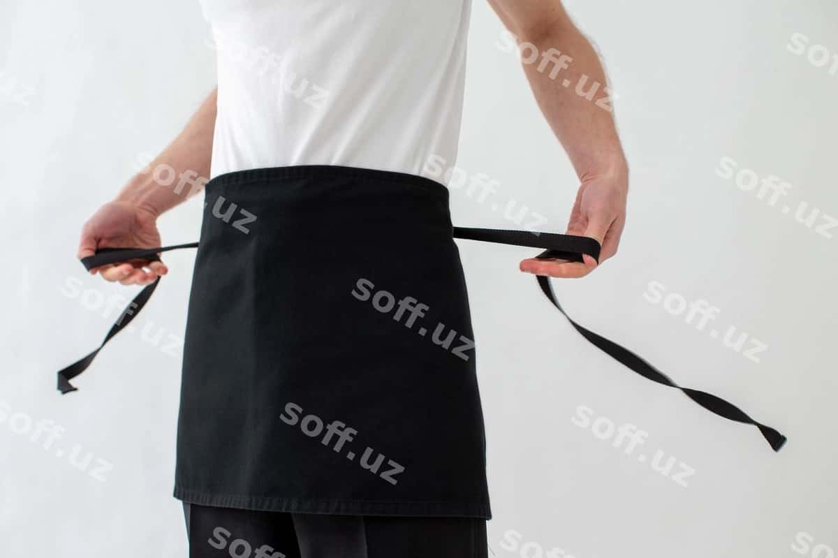 Erkak ofitsiant fartuk kiyib dizayn namunasi | Male waiter wearing apron design mock up 1