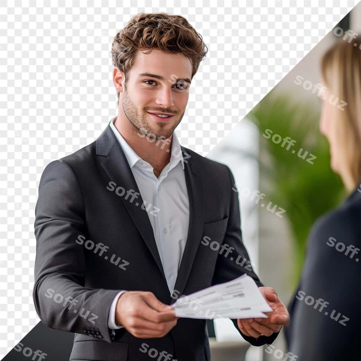 Er kostyum kiygan ayolga nutq ehtirof etmoqda. | Man suit is giving speech woman 1