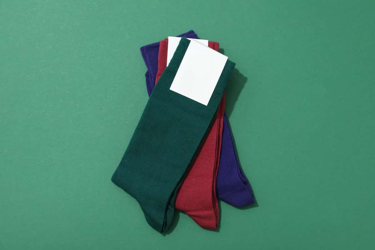 Ko'p rangli baland paypoq yashil fon | Multicolored high socks green background 1