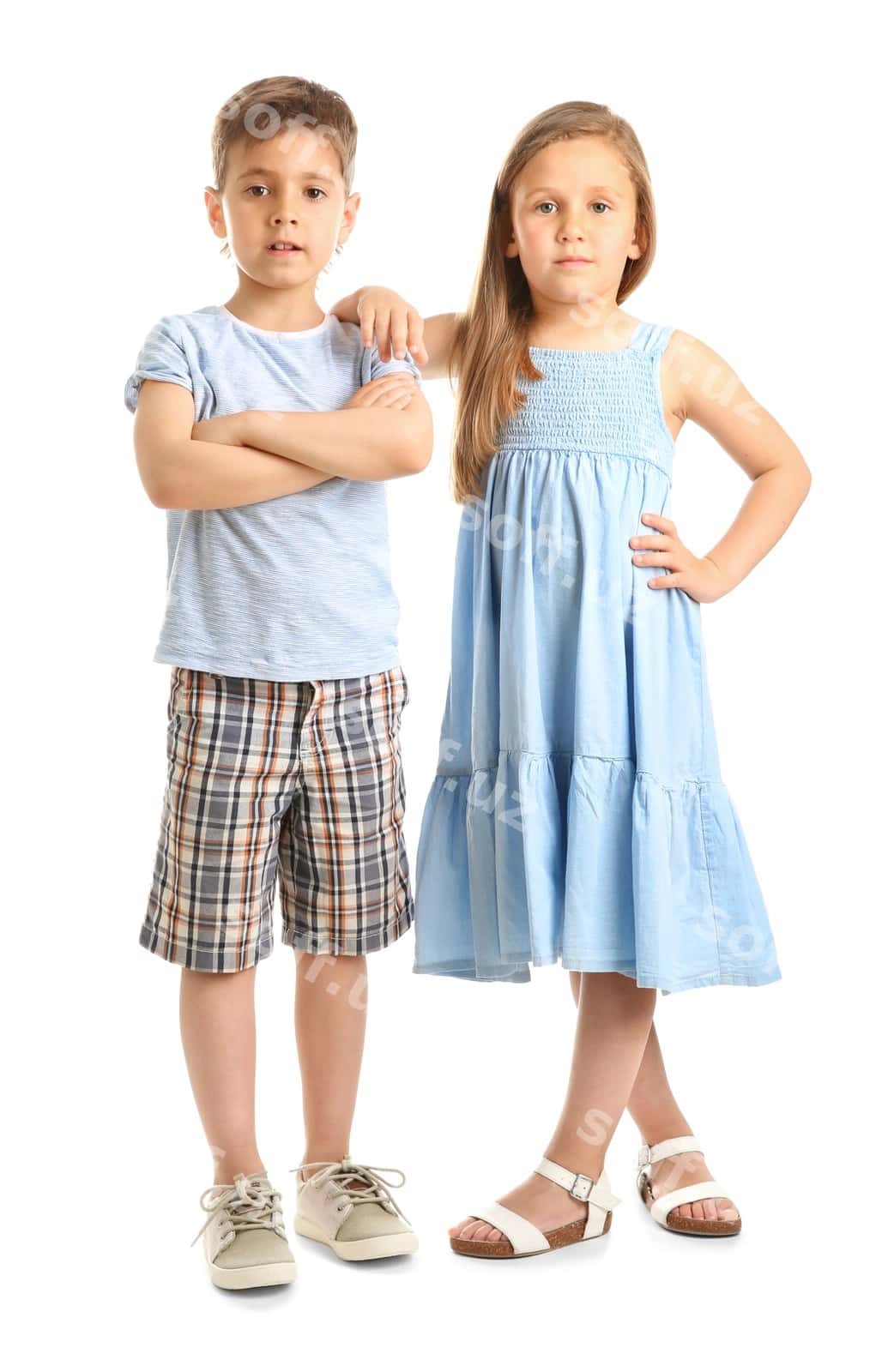 Bolalar kichik do'stona ajralgan oq | Small friendly kids isolated white 1
