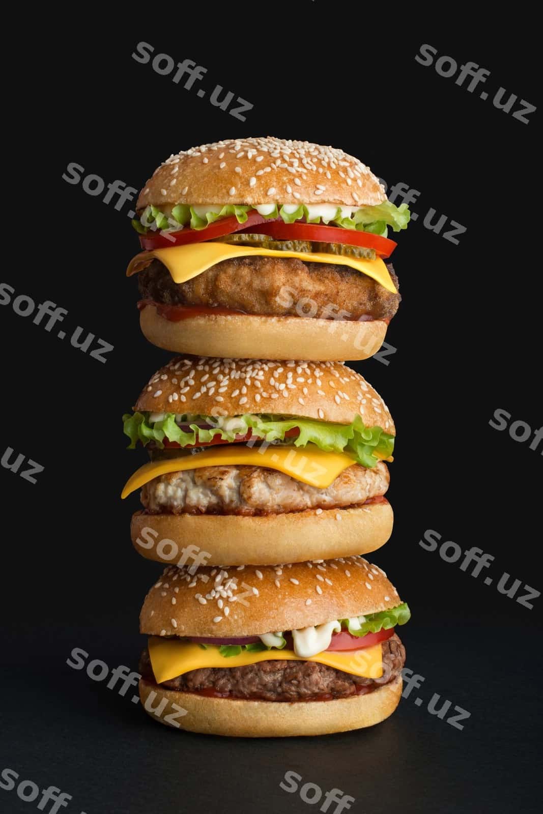 Stek boshqa burgerlar qora fonda | Stack different burgers black background 1