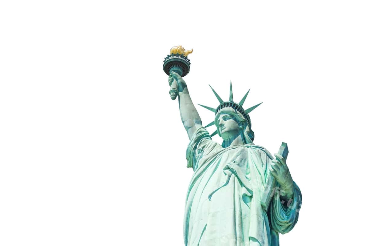 Erkinlik statuasi ajraltirilgan oq fonda | Statue liberty isolated white background 1
