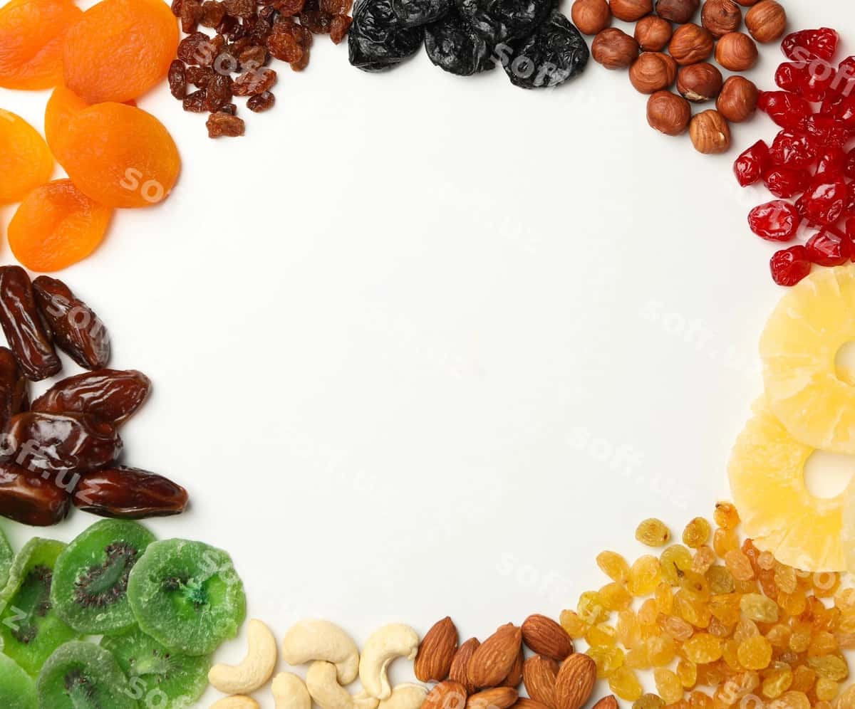 Mazali quritilgan mevalar va oq bo'shliq matni | Tasty dried fruits white space text 1