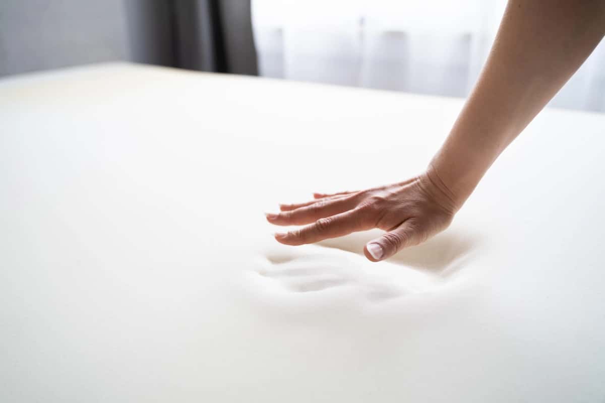 Ortopedik xotira ko'pikli yadroli to'shakni sinovdan o'tkazish | Testing orthopedic memory foam core mattress 1