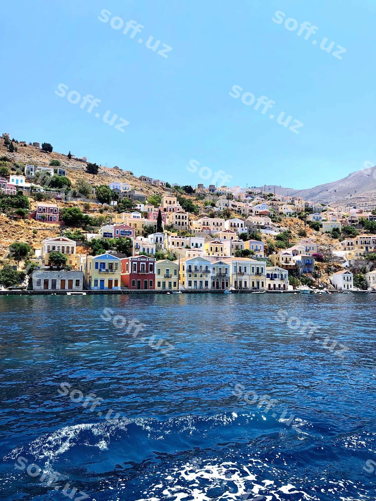 Shahar manzarasi dengiz sohibida aniq ko'k osmon orqali | Townscape by sea against clear blue sky 1