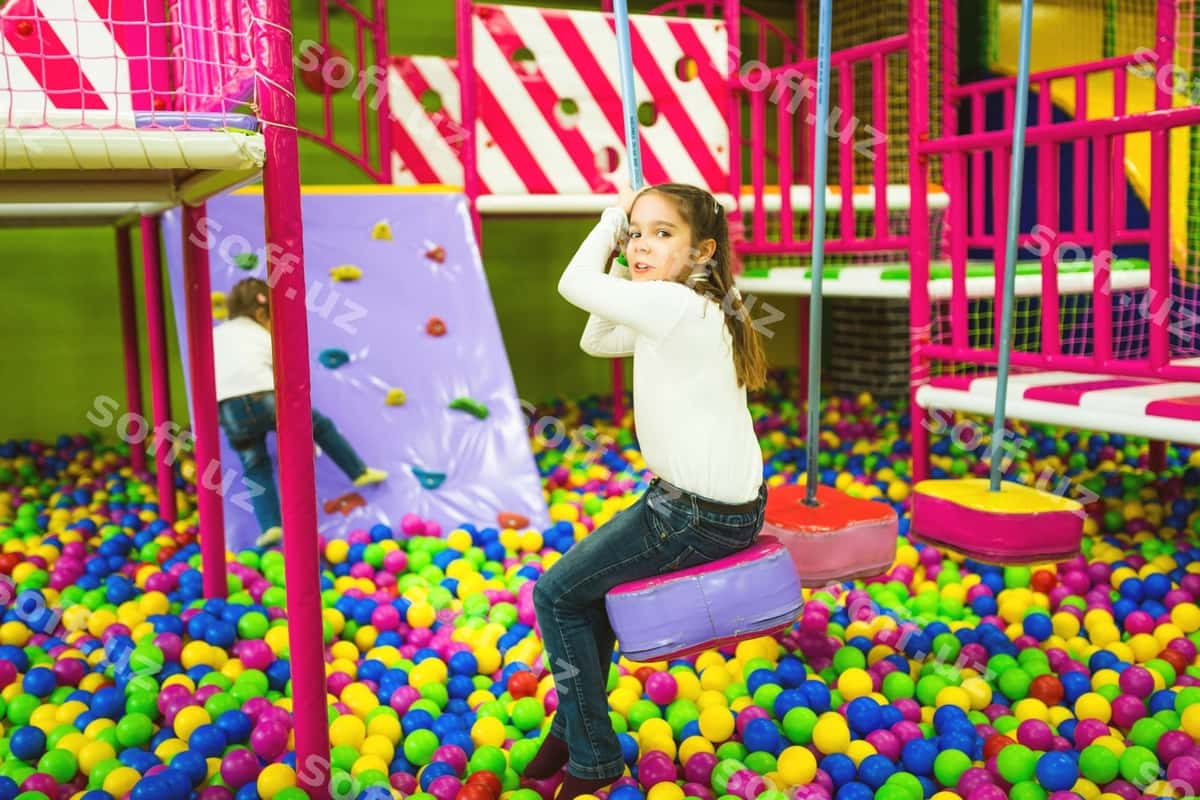 Ikki bolak o'yin xonasida kulishmoqda | Two kids having fun playroom 1