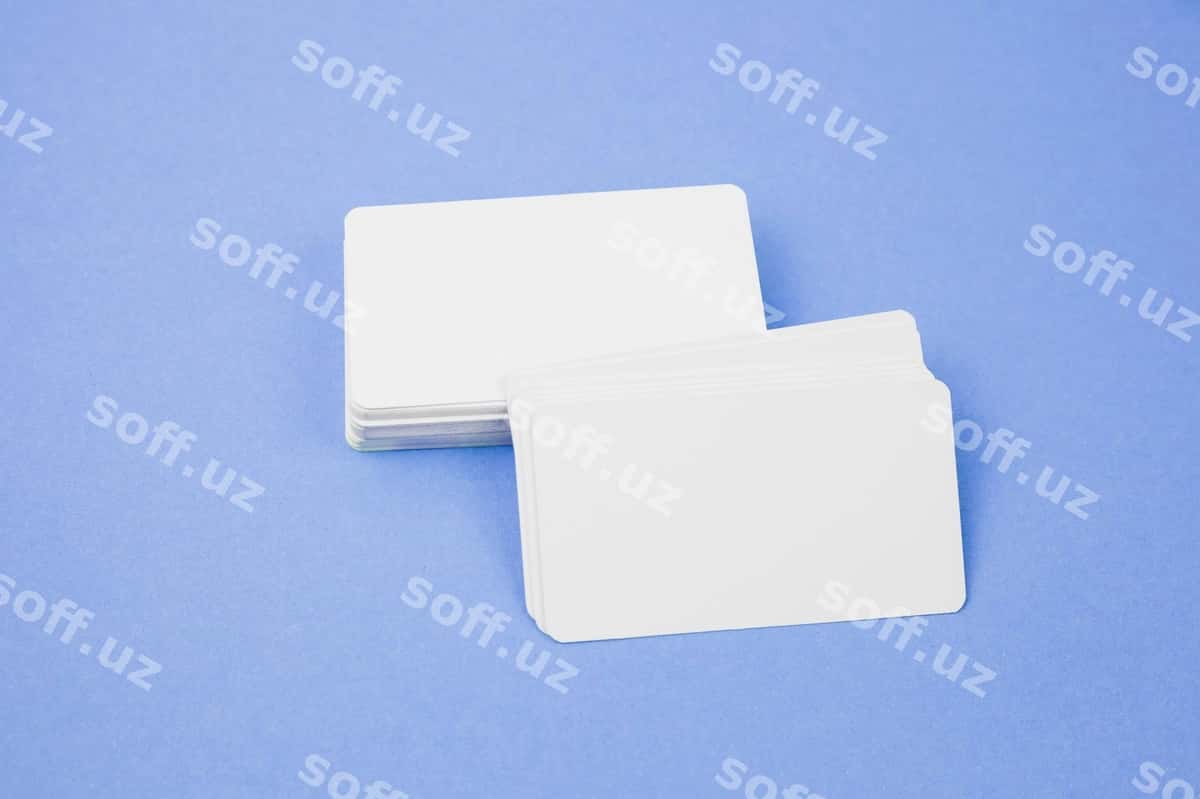 Binafsha oq biznes kartochkalar to'plam namunasi | Violet white pile business cards mock up 1