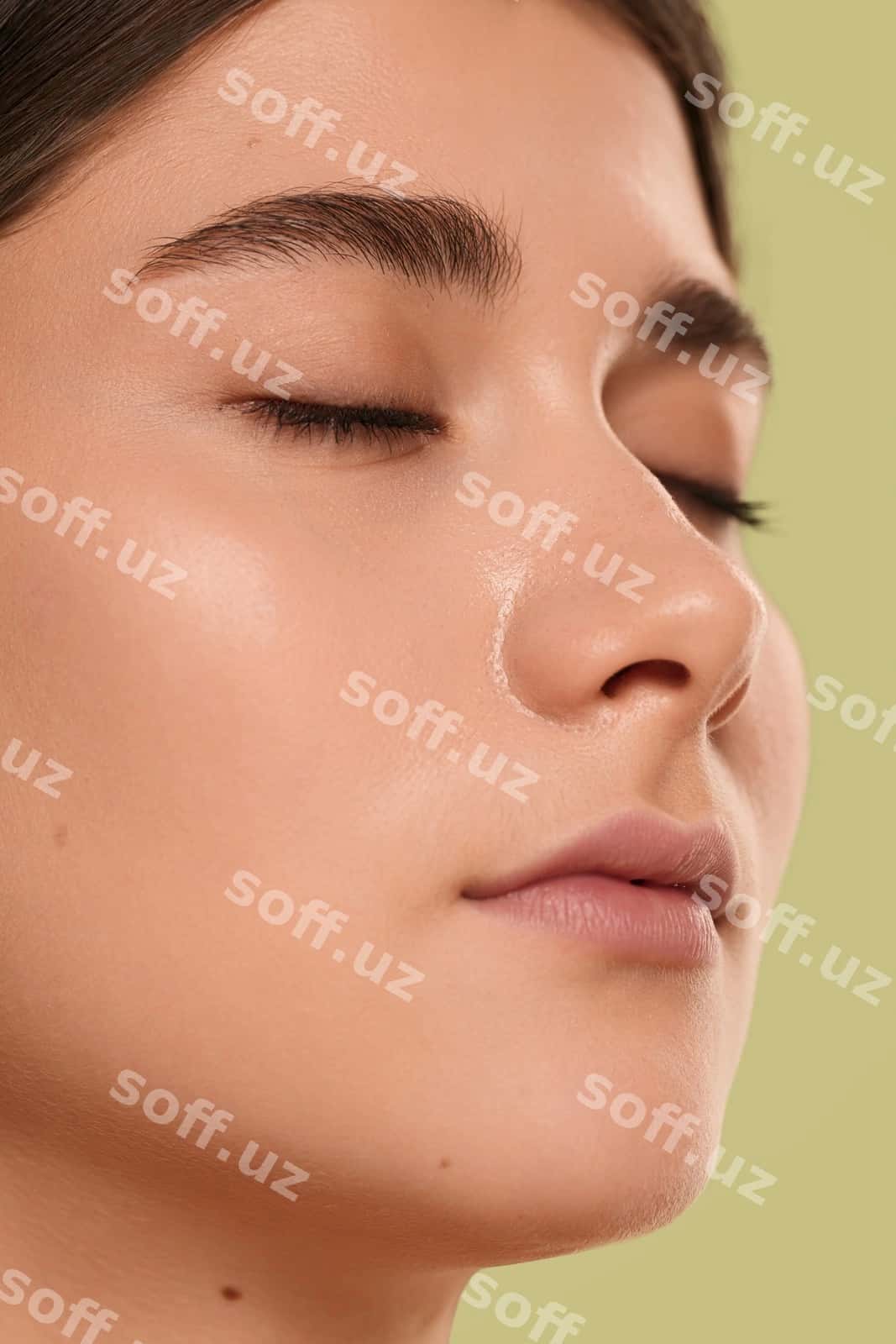 Yosh ayol yuzi yopiq ko'zlari bilan | Young female face with closed eyes 1