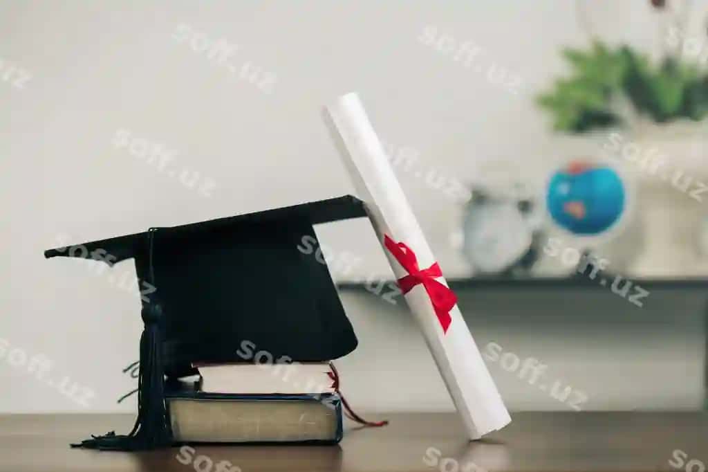 Bitiruv kapitali kitoblar bitiruv qaylanma stol ta'lim o'quv kontseptsiya | Mortarboard books graduation scroll desk education learning concept