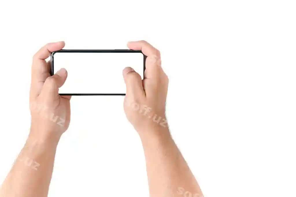 Kesilgan qo llari oq fonda smartfon ishlatuvchi | Cropped hands using smart phone against white background