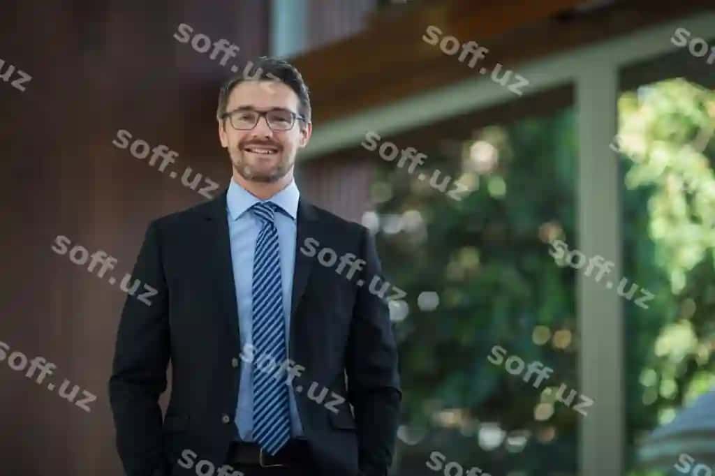 Portret baxtli biznesmen | Portrait happy businessman 2