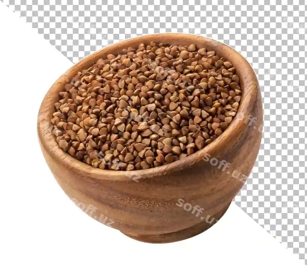 Qovoq guruchilari yog'ochli qozon oq fonda ajraltirilgan chetkali | Buckwheat groats wooden bowl isolated white background with clipping