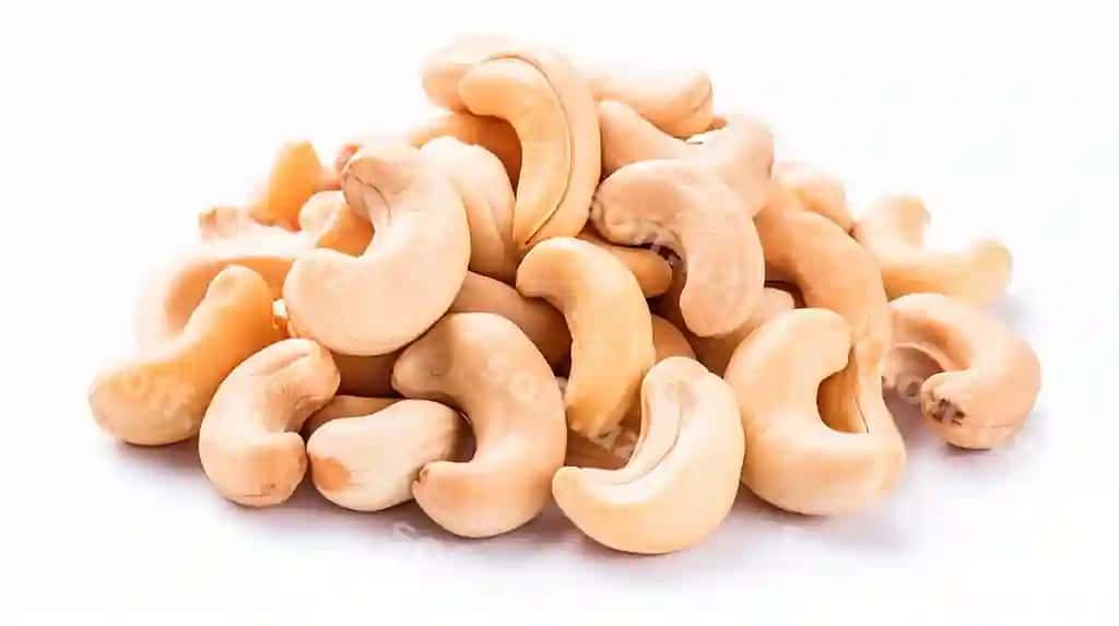 Kaskolarni badem deb yozilgan narsa bilan to'plang. | Pile cashews with one that says walnut