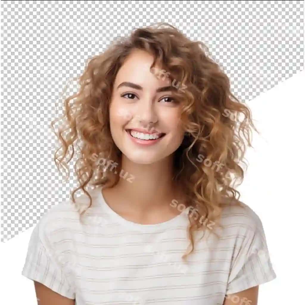 Qıfalaning sohibi ayol oq kaltakda "u gulayotgani" yozilgan holda guladi. | Woman with curly hair smiles with white shirt that says she is smiling