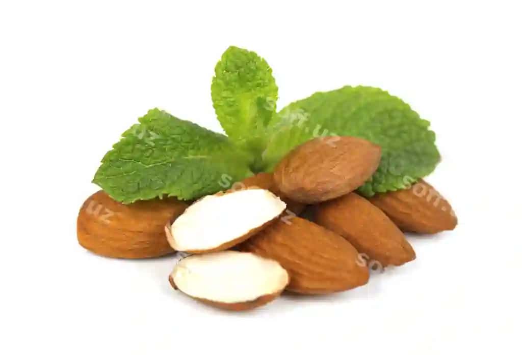 Nane yaproqlari bilan qoplama badem joylang | Pile peeled almonds with mint leaves 2