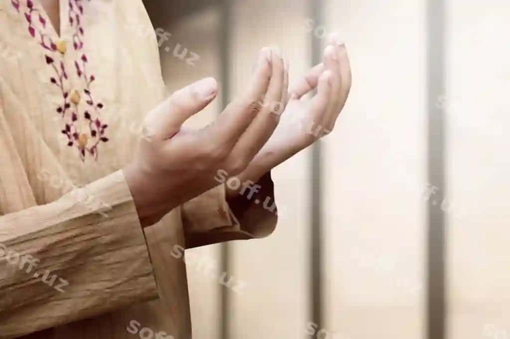 Musulmon erkak Allohga namoz oqimoq. | Muslim man pray god