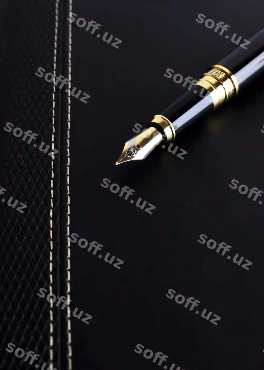 Yuqori burch ko'rinish ruchka stoli | High angle view pen table
