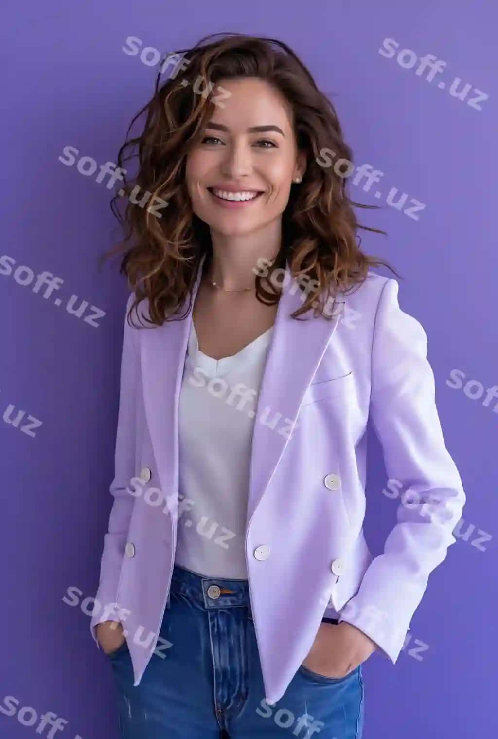 Ayol binafsha blazer jeanlar posatsiyada rasm | Woman purple blazer jeans posing picture 2