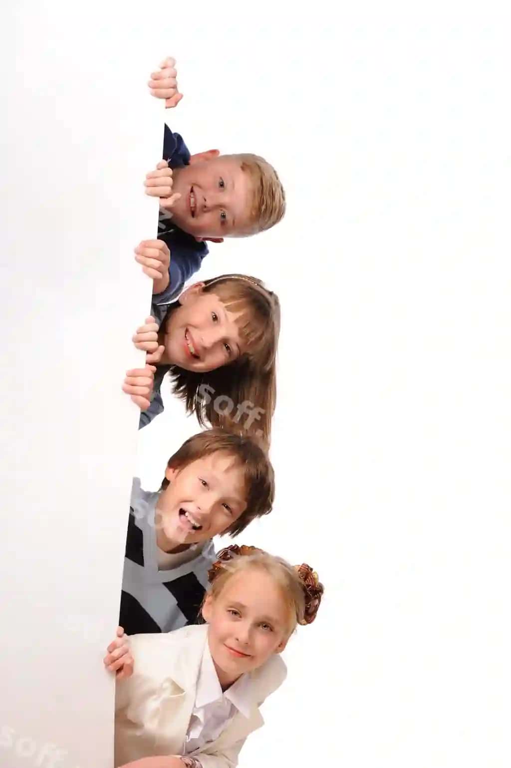 Baxtsiz bolalar birgalikda oq pildirka foni | Happy children together white background 2