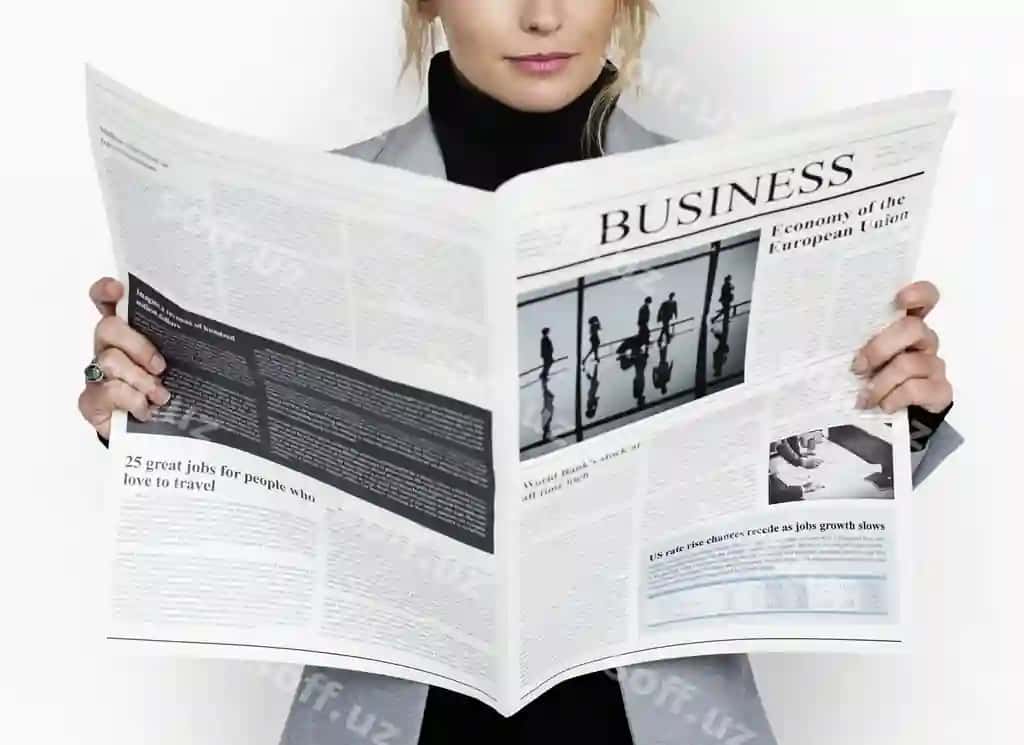 Biznes ayol gazeta o'qiy kontseptsiya | Business woman reading newspaper concept