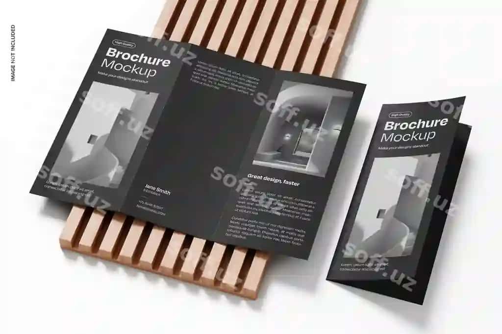 Uch qirra broshyur yong'oq yuza modeli perspektivasi | Trifold brochures wooden surface mockup perspective