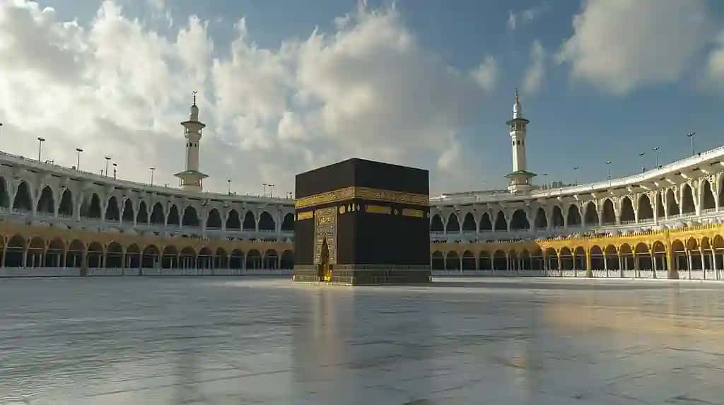 Kaaba kub shaklidagi bino markazi masjid al-Haram Islomning eng muqaddas masjidi | Kaaba cubeshaped building center masjid alharam holiest mosque islam