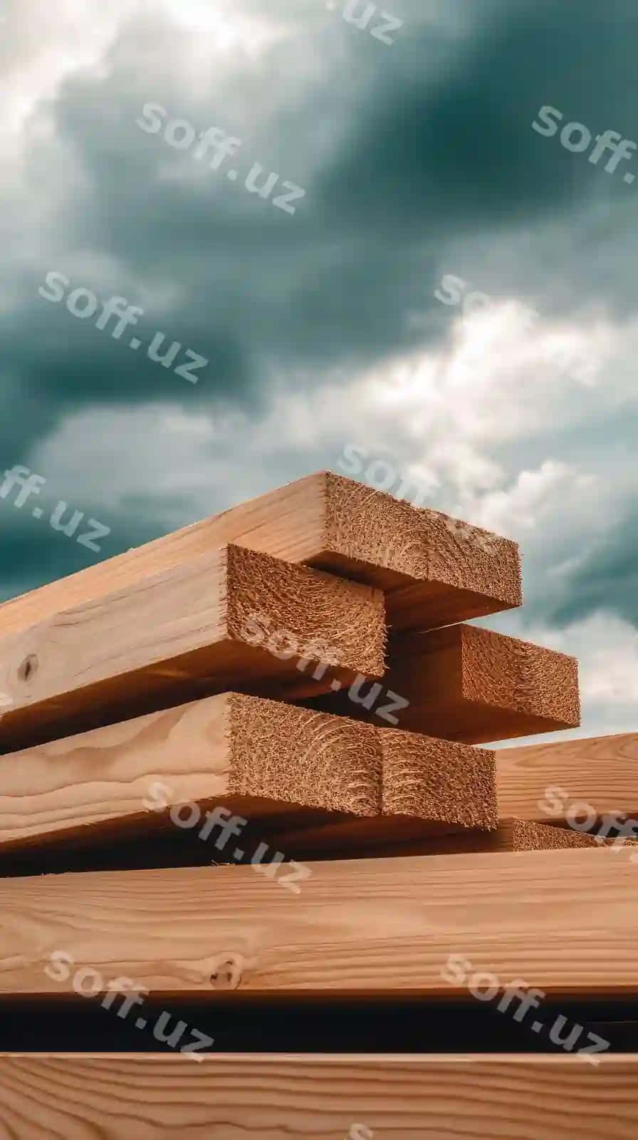 Orollar qurish yig'ilgan chinar yog'ochi bloklari bilan ko'p harakatdagi qurilish maydoni dramatik osmon | Constructing dreams with stacked pine wood timber bustling construction site dramatic sky
