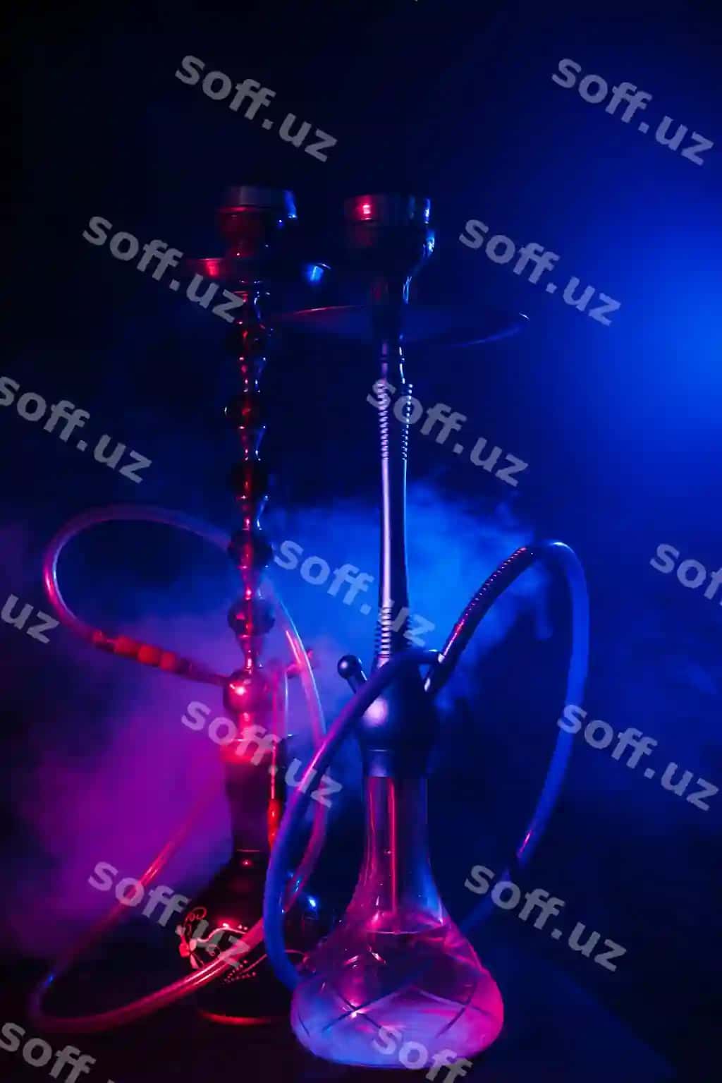 Modadagi nargile bulut dym bilan qora fonda qizil ko'k chorqin | Fashionable hookah with cloud smoke black background with red blue glow