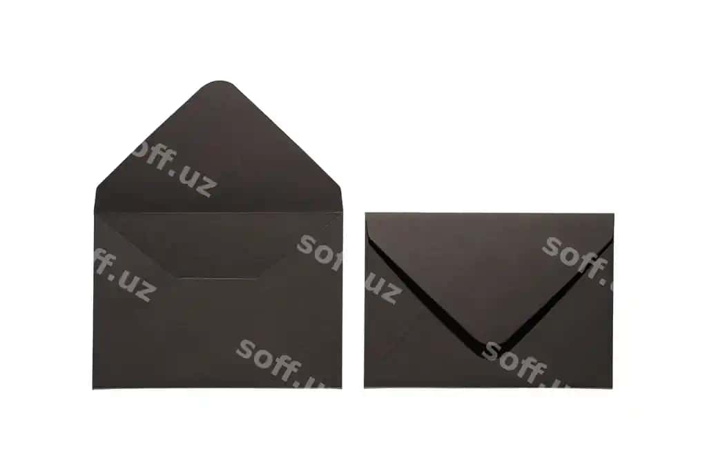 Yuqori ko'rinish fotosurati: ikki ochiq yopiq qora konvert ajraltirilgan oq fonda bo'sh joy bilan | Top view photo two open closed black envelopes isolated white background with empty space