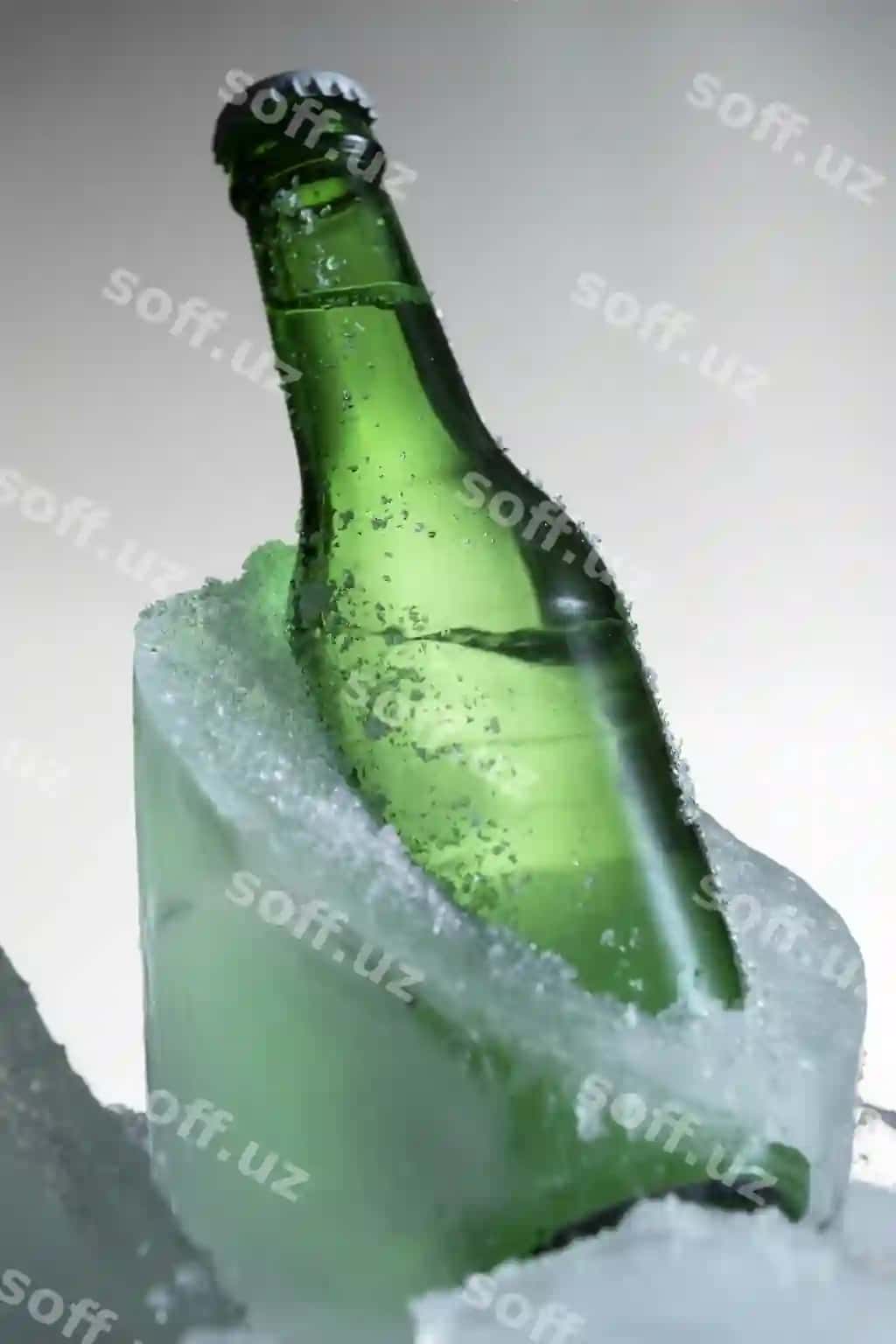 Muzlangan shisha ichimlik qadoqlash namunasi | Frozen glass drink packaging mockup