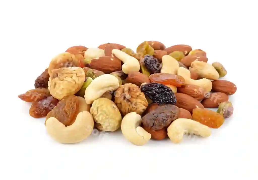 Ajraltirilgan oq guruh bodomlar | Group nuts isolated white