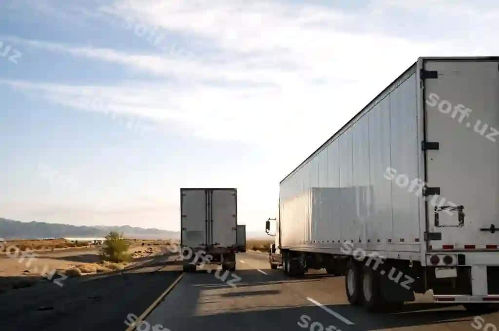 O'n sakkiz g'ildirakli yuk mashinalari magistrala yo'liga yoqishmoqda. | Eighteen wheelers trucking down interstate